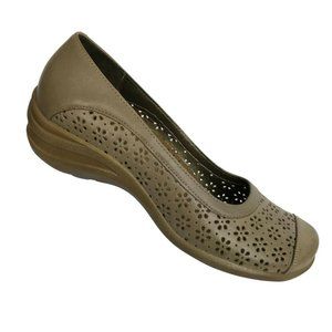 Hush Puppies Womens Size 8.5M Tan Slip On Shoes